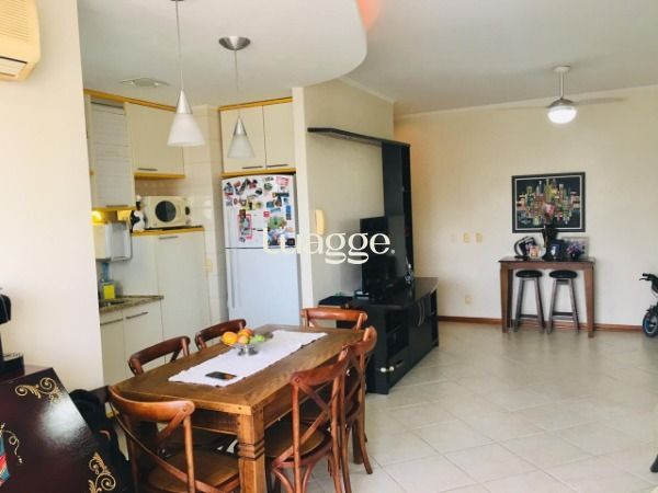 Apartamento à venda com 2 quartos, 70m² - Foto 6