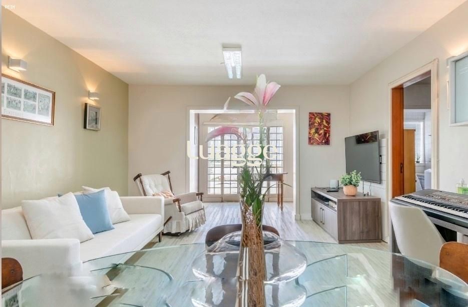 Casa à venda com 3 quartos, 241m² - Foto 1