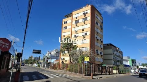 Apartamento Com 3 quartos espaçosos, sendo 1 suíte, e 2 banheiros bem distribuídos, semimobiliado