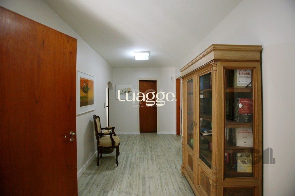 Casa à venda com 3 quartos, 241m² - Foto 25