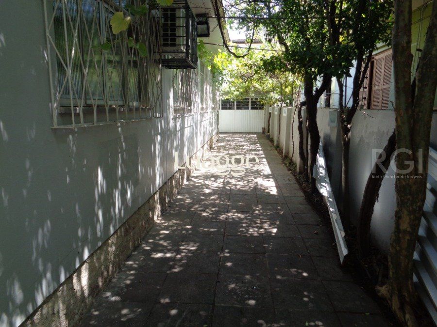 Casa à venda com 3 quartos, 202m² - Foto 3