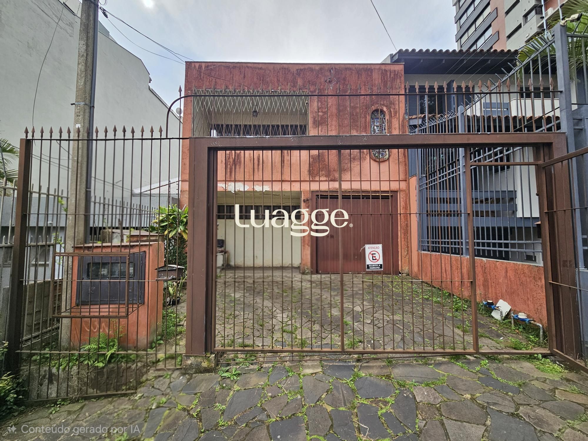 SOBRADO COM MUITO ESPAÇO NO BAIRRO RIO BRANCO!