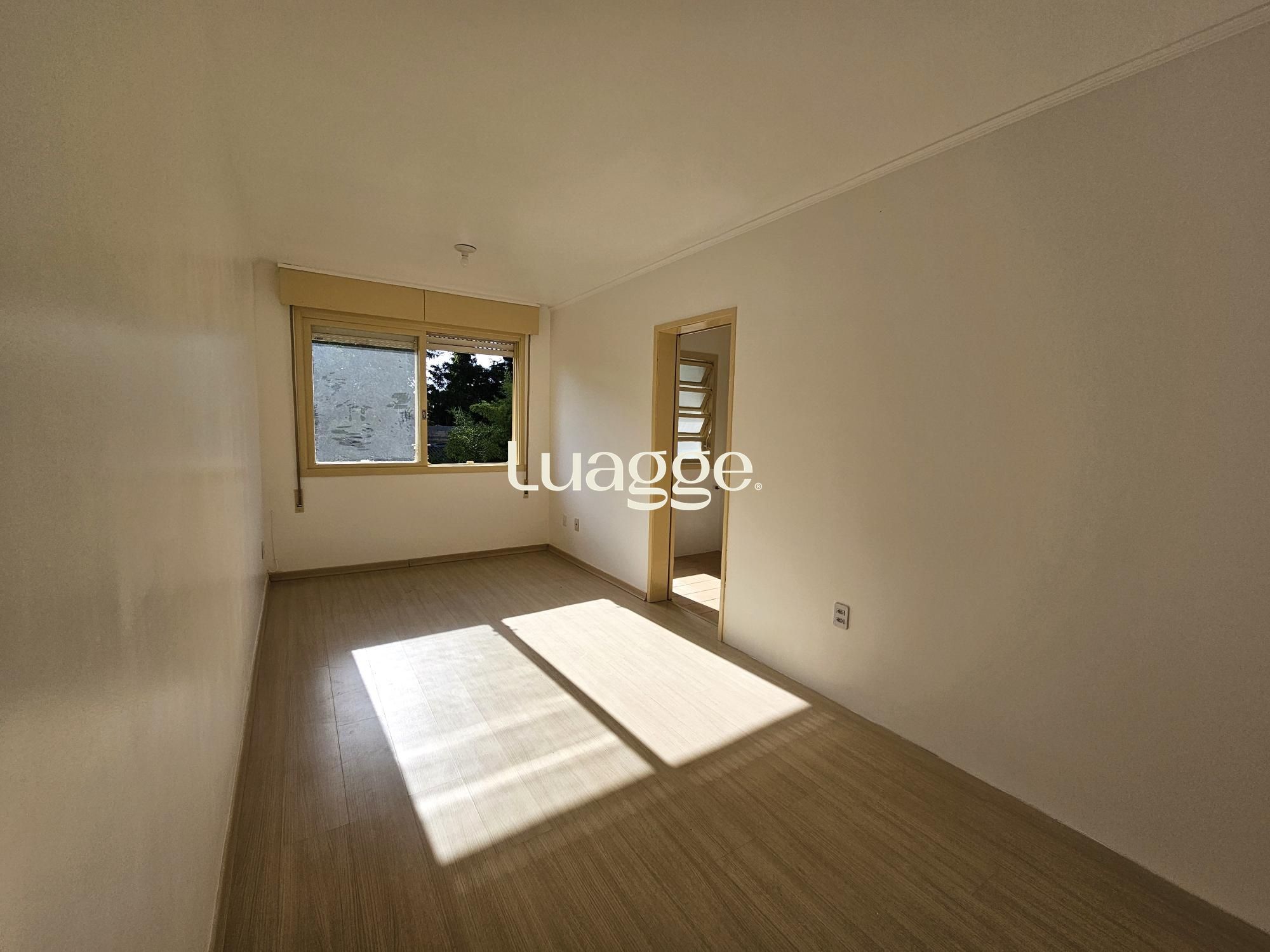 APARTAMENTO ENSOLARADO A POUCOS METROS DO PARQUE MARINHA E DO BEIRA RIO
