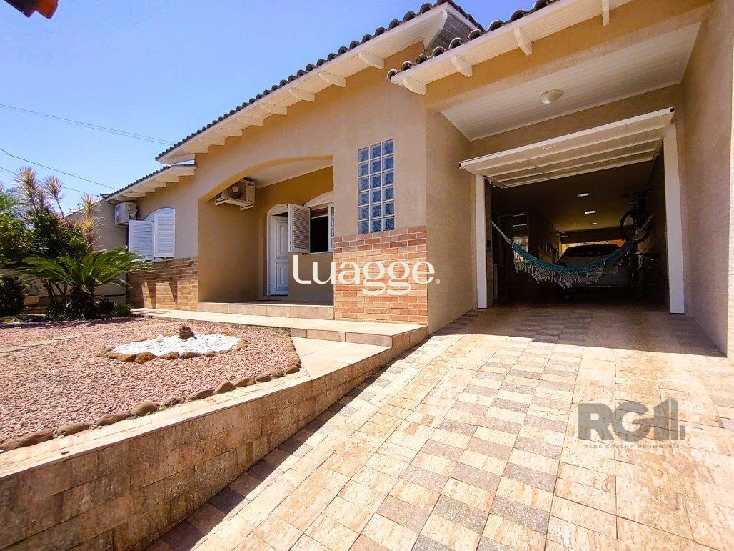 Casa à venda com 3 quartos, 144m² - Foto 1