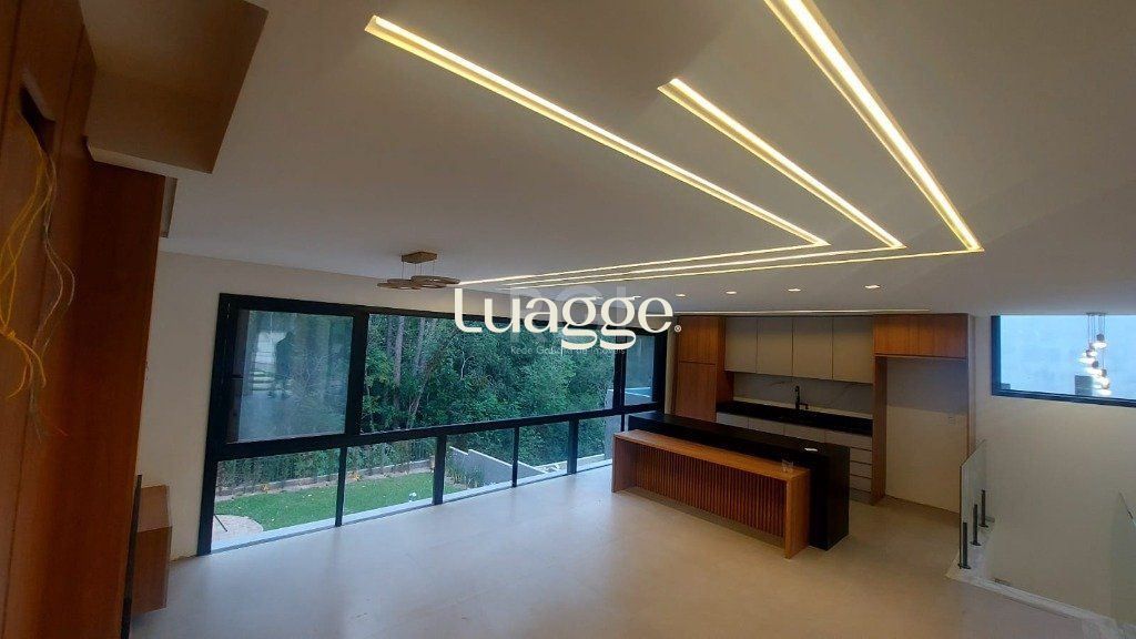 Casa de Condomínio à venda com 3 quartos, 222m² - Foto 4