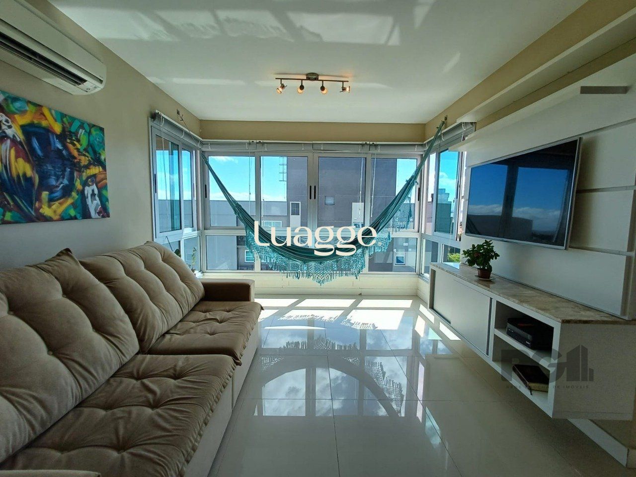 Apartamento à venda com 2 quartos, 69m² - Foto 1