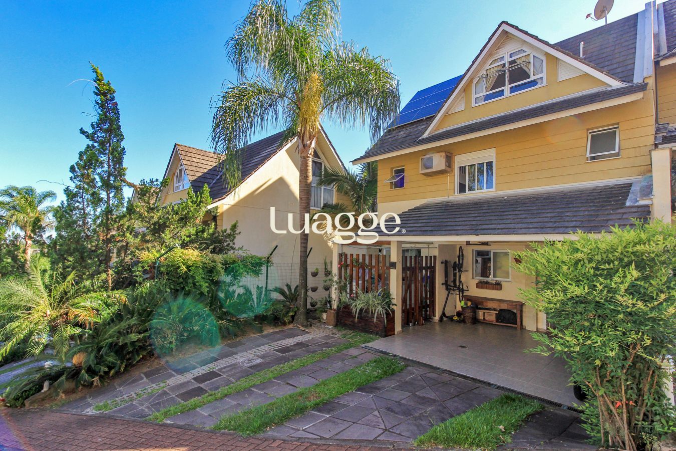 Casa de Condomínio à venda com 3 quartos, 300m² - Foto 1