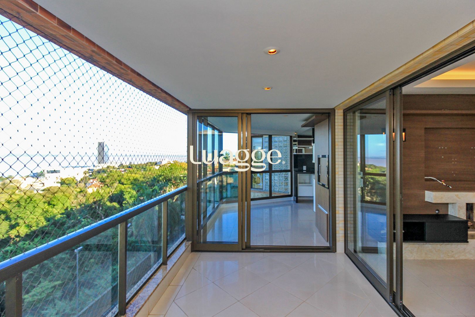 Apartamento à venda com 3 quartos, 206m² - Foto 9