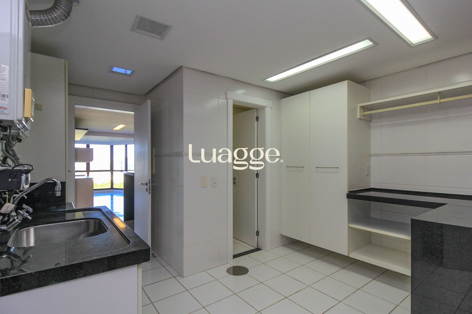Apartamento à venda com 3 quartos, 206m² - Foto 20