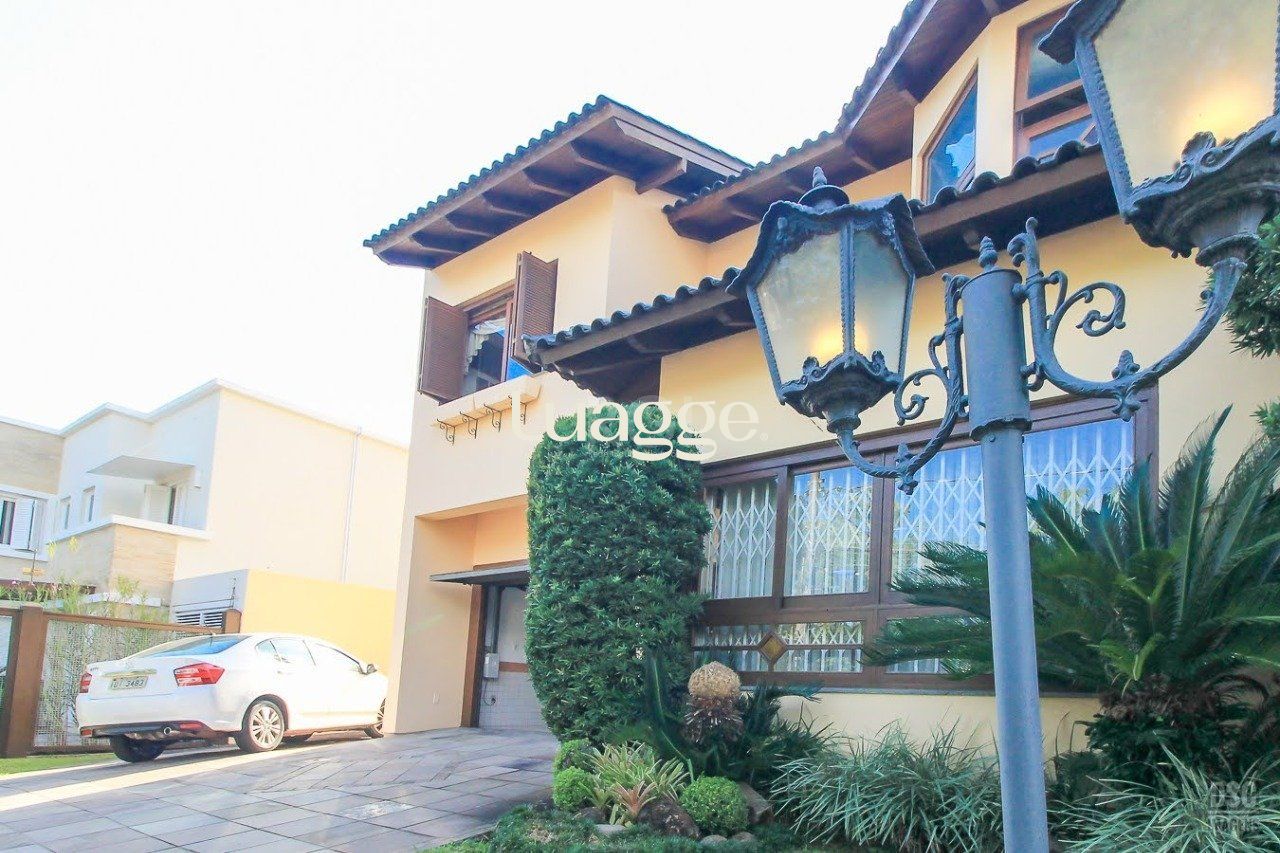 Casa à venda com 4 quartos, 380m² - Foto 1