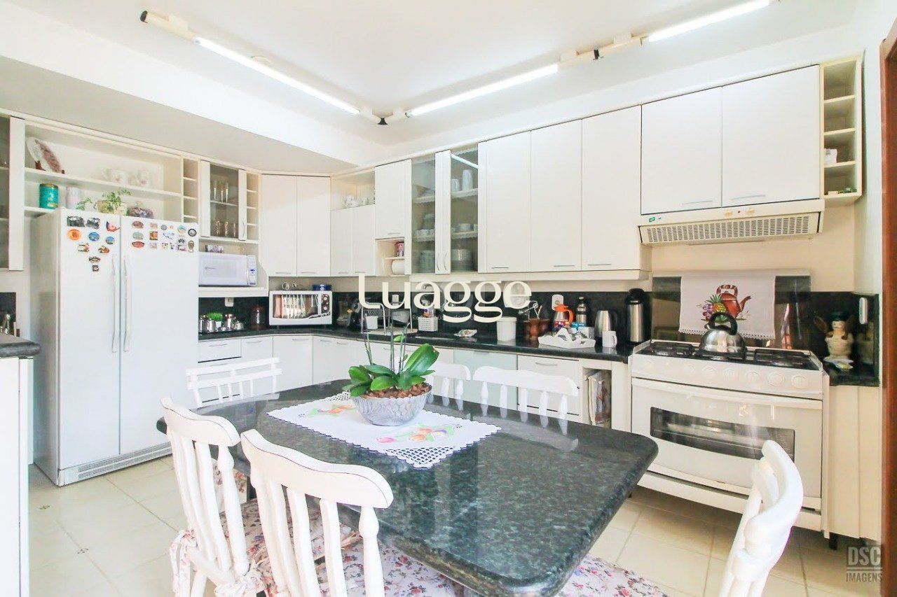 Casa à venda com 4 quartos, 380m² - Foto 12