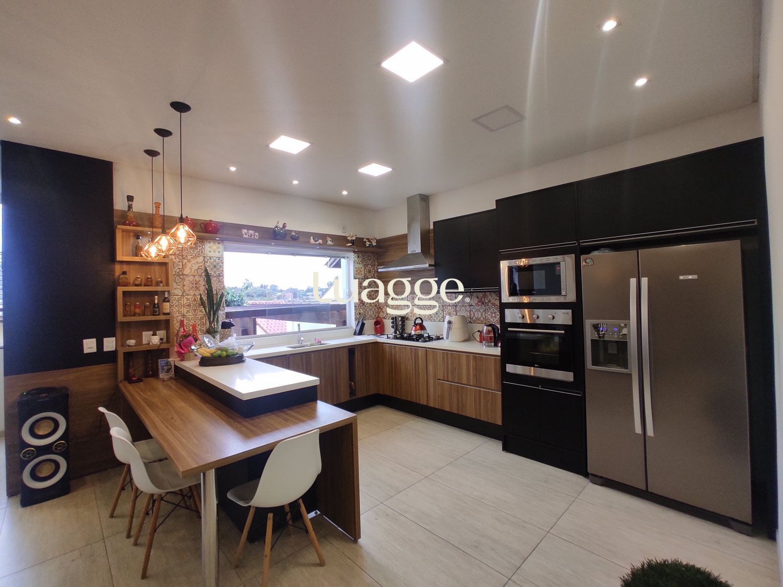 Casa à venda com 3 quartos, 226m² - Foto 11