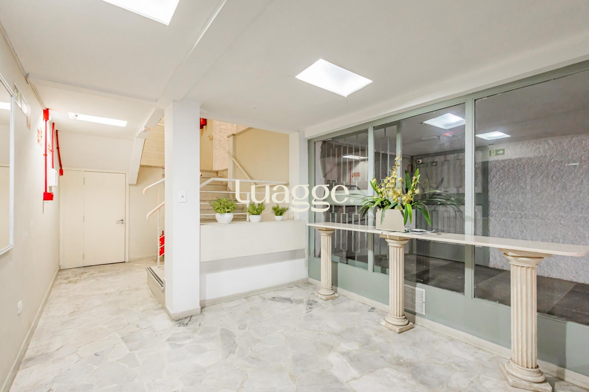 Apartamento à venda com 3 quartos, 151m² - Foto 2