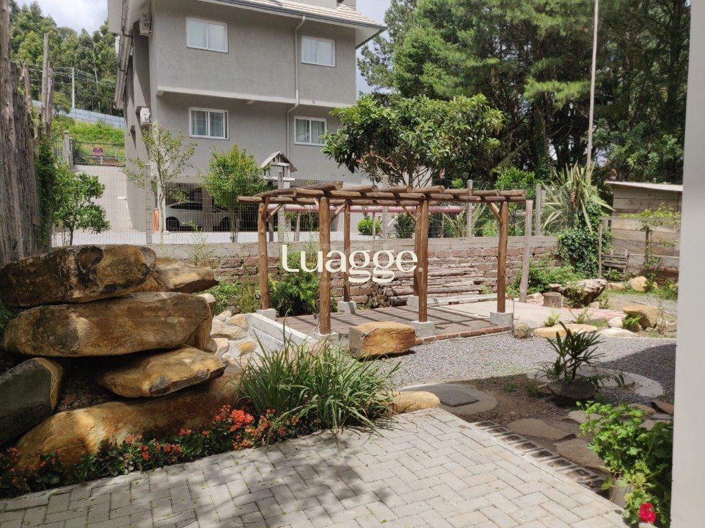 Casa à venda com 4 quartos, 303m² - Foto 1