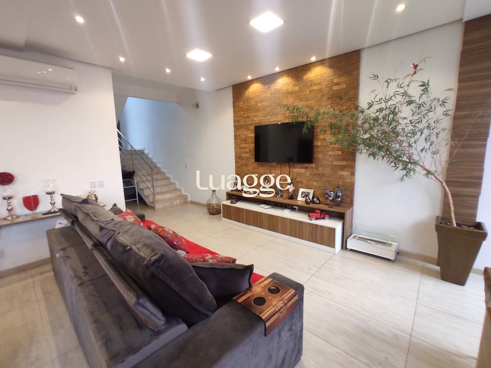 Casa à venda com 3 quartos, 226m² - Foto 8