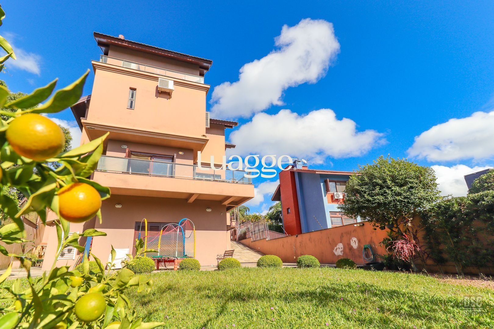 Casa à venda com 3 quartos, 350m² - Foto 2