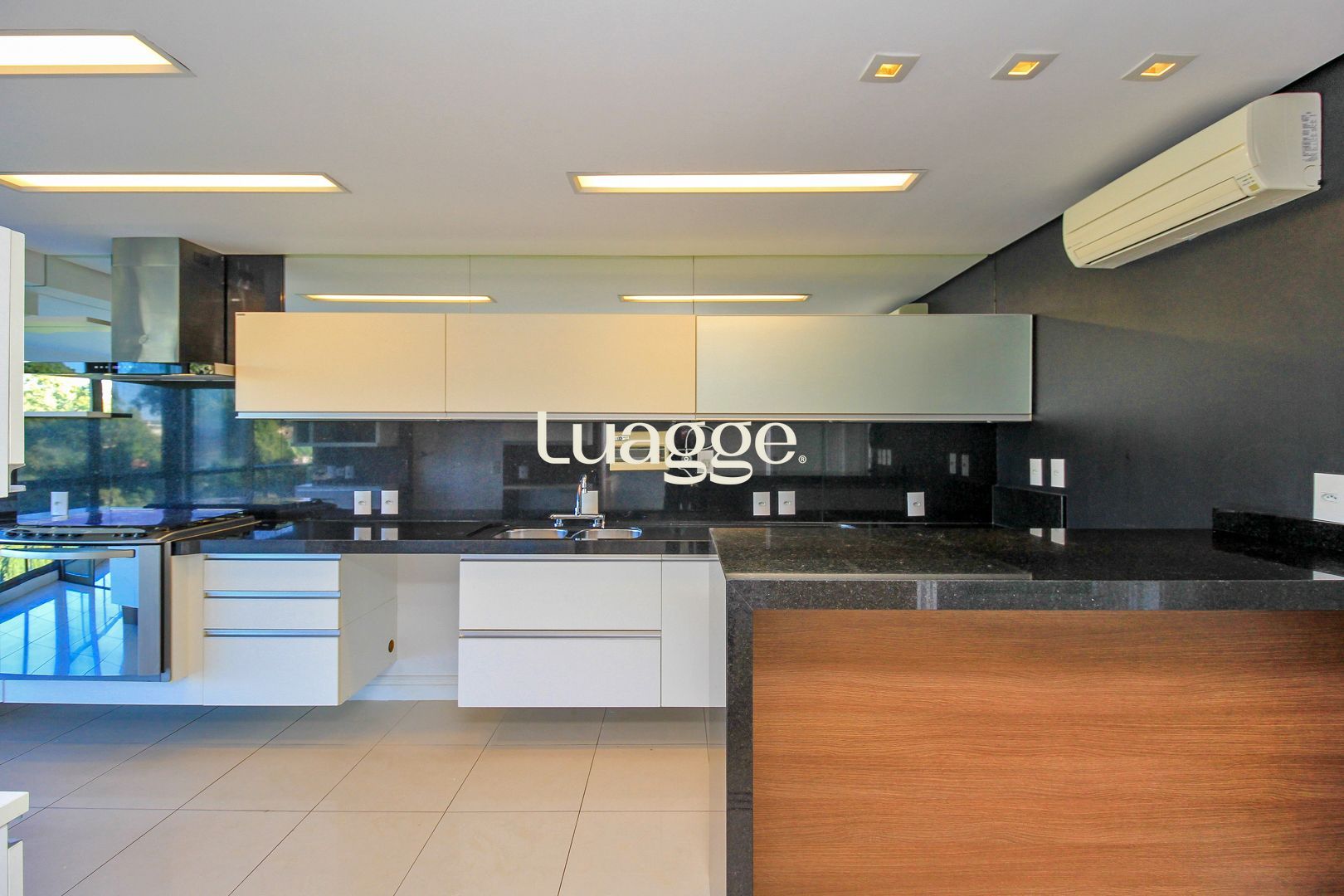 Apartamento à venda com 3 quartos, 206m² - Foto 17