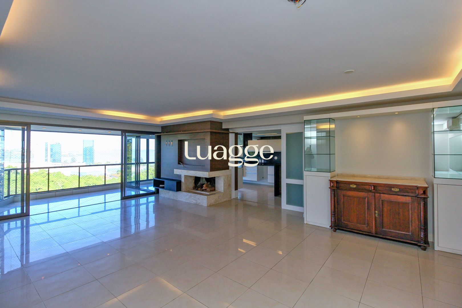 Apartamento à venda com 3 quartos, 206m² - Foto 2