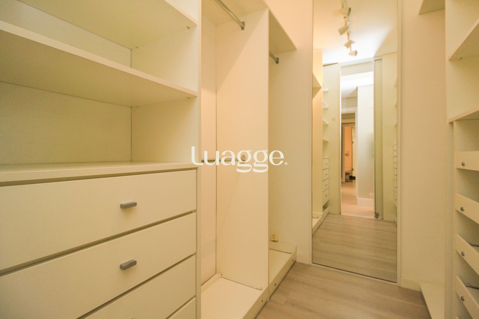 Apartamento à venda com 3 quartos, 206m² - Foto 31