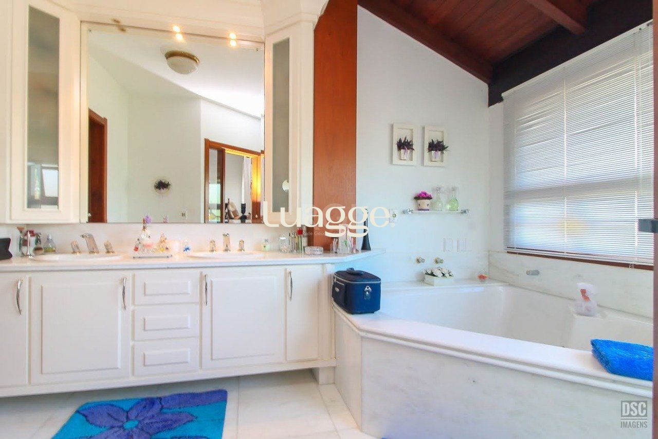Casa à venda com 4 quartos, 380m² - Foto 26