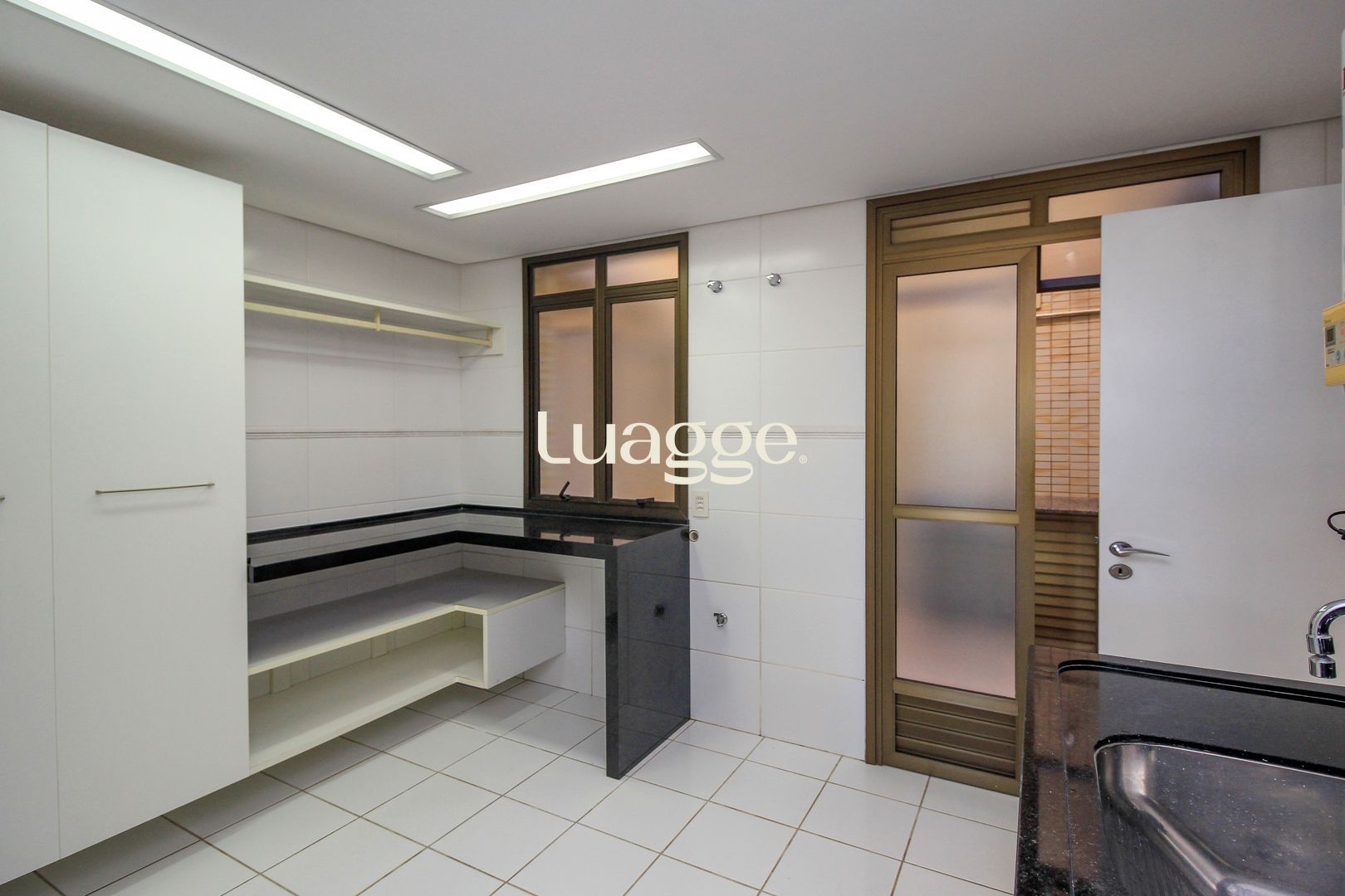 Apartamento à venda com 3 quartos, 206m² - Foto 19