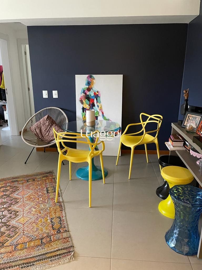 Apartamento à venda com 2 quartos, 67m² - Foto 2