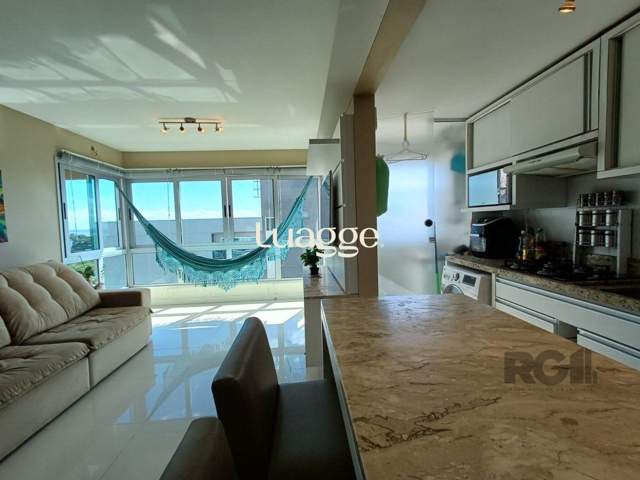 Apartamento à venda com 2 quartos, 69m² - Foto 3