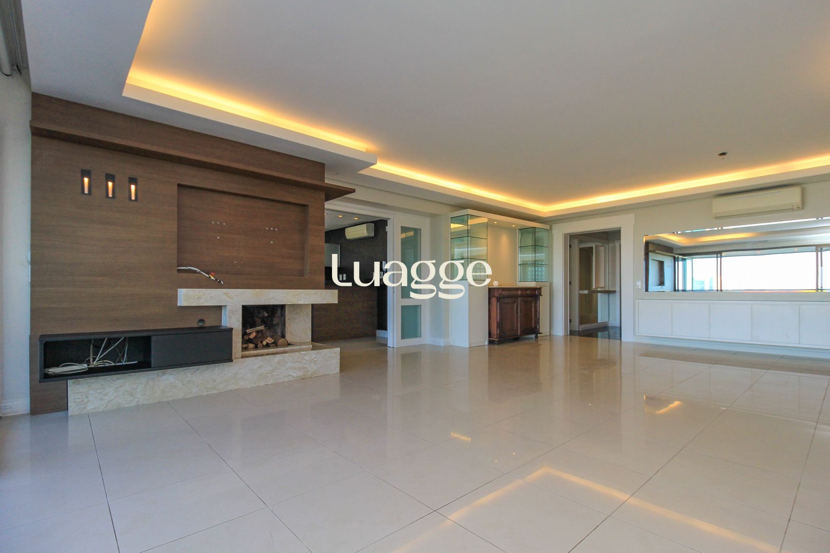 Apartamento à venda com 3 quartos, 206m² - Foto 4