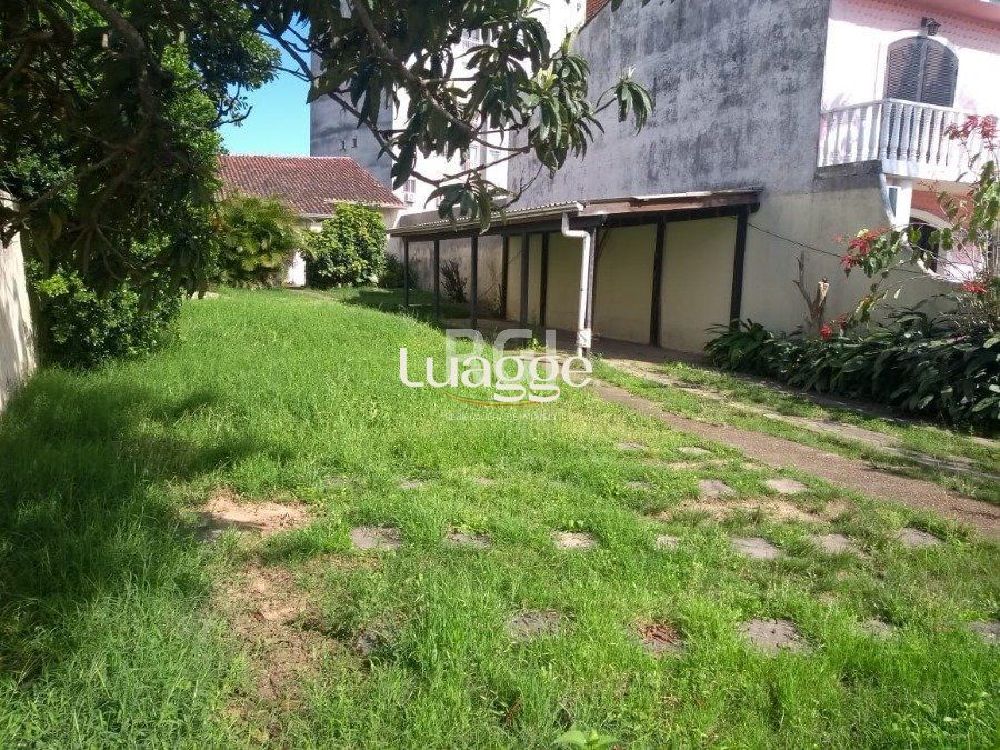 Terreno à venda com 2 quartos, 302m² - Foto 1