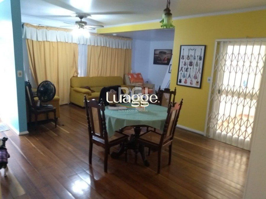 Casa à venda com 3 quartos, 300m² - Foto 1