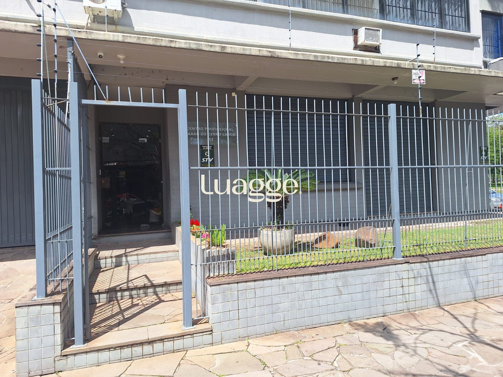 Portão de entrada prédio