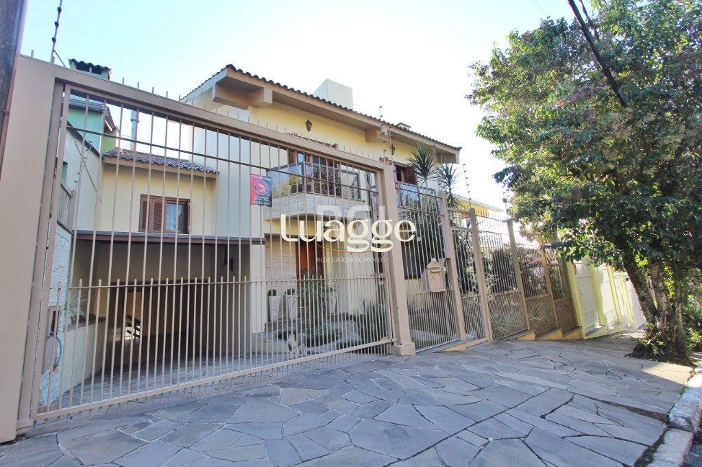 Casa à venda com 3 quartos, 252m² - Foto 1