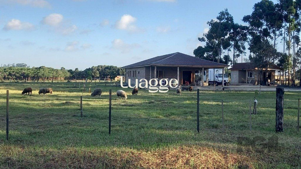 Chácara à venda com 3 quartos, 202m² - Foto 1