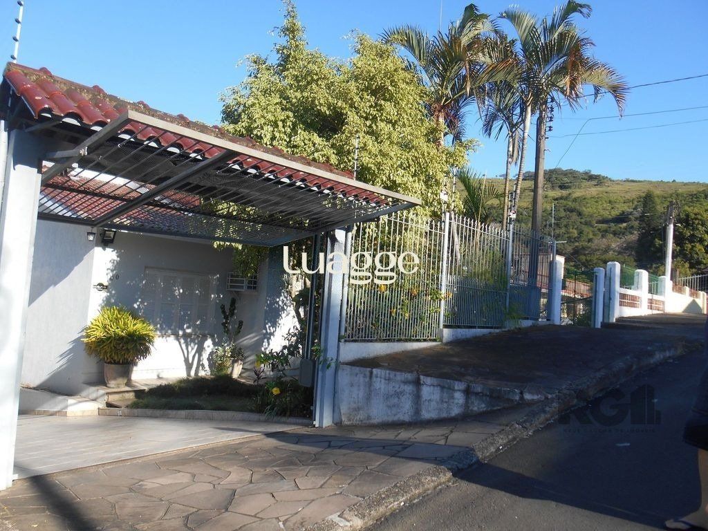 Casa à venda com 4 quartos, 302m² - Foto 1
