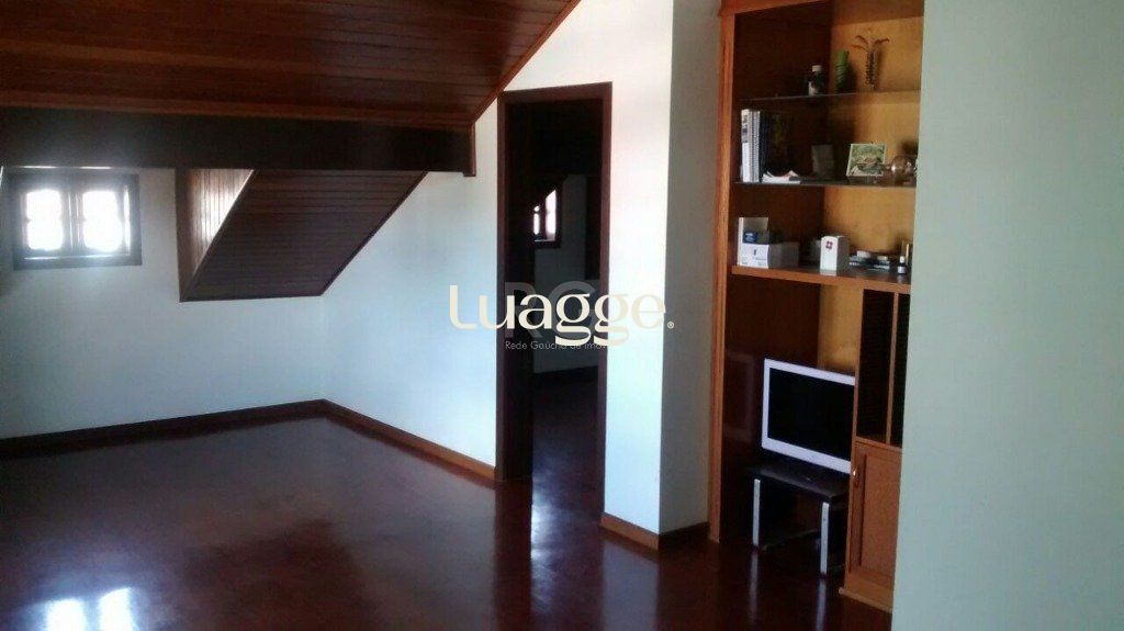 Casa à venda com 3 quartos, 318m² - Foto 9