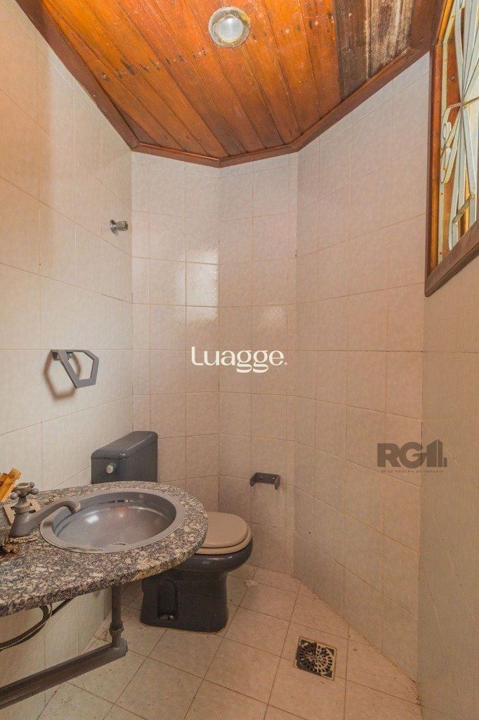Casa à venda com 3 quartos, 242m² - Foto 4