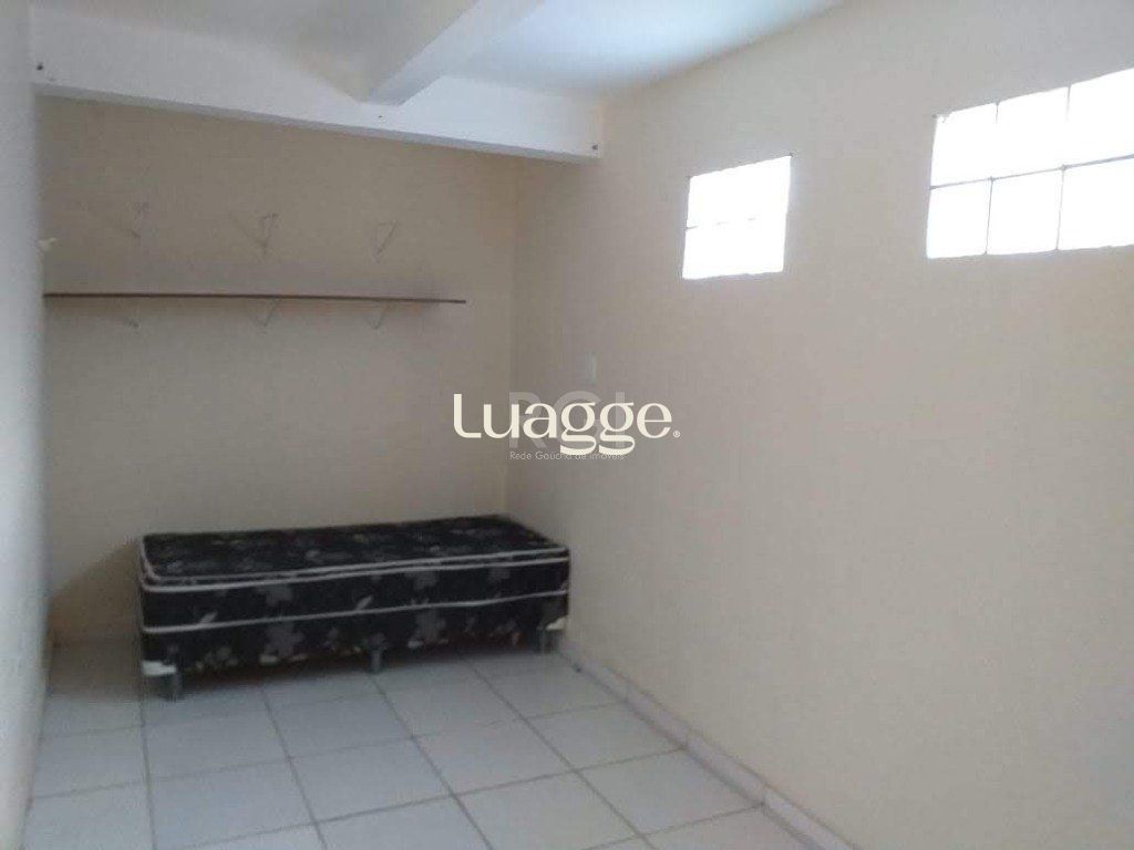 Casa à venda com 6 quartos, 200m² - Foto 24