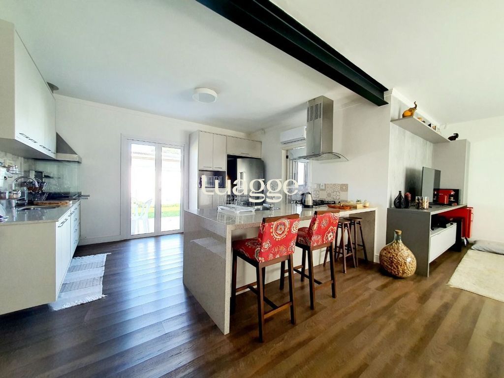 Casa à venda com 3 quartos, 228m² - Foto 3