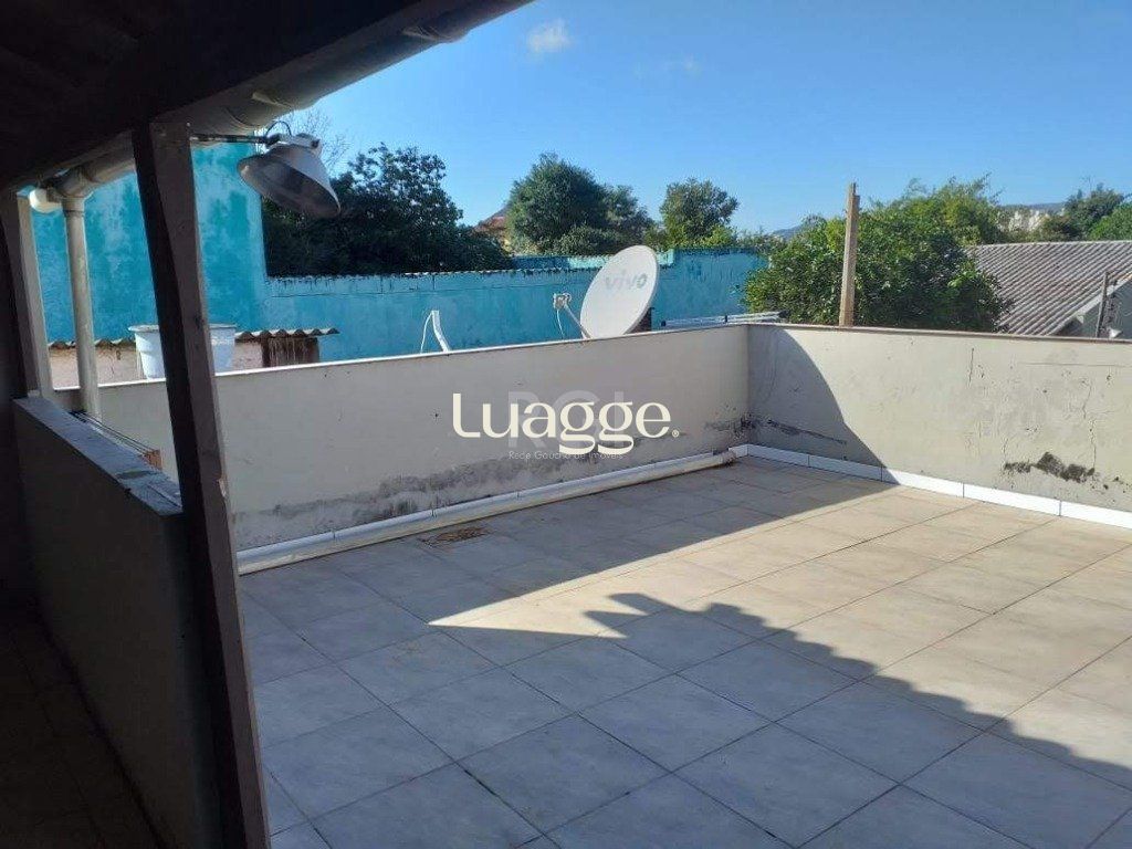 Casa à venda com 6 quartos, 200m² - Foto 2