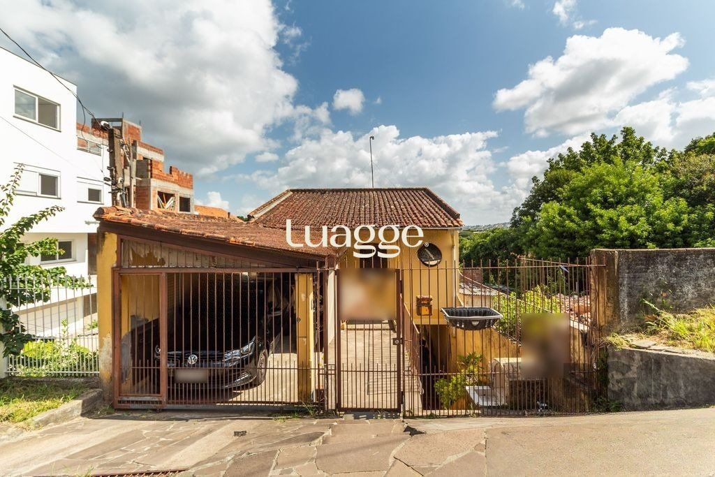Casa à venda com 4 quartos, 212m² - Foto 1