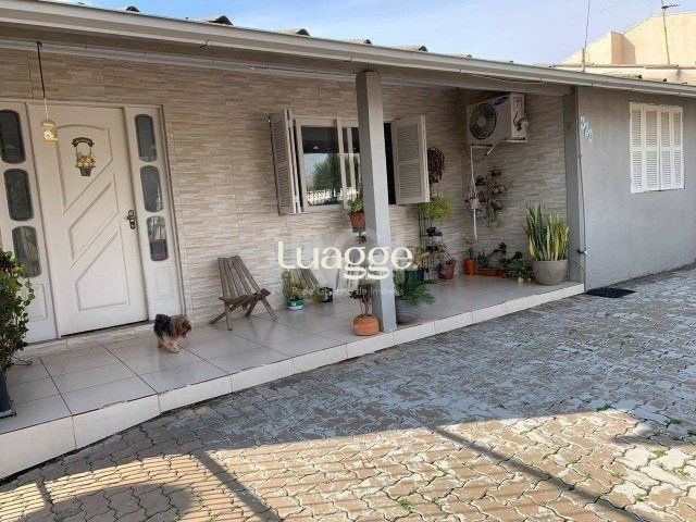 Casa à venda com 3 quartos, 131m² - Foto 1