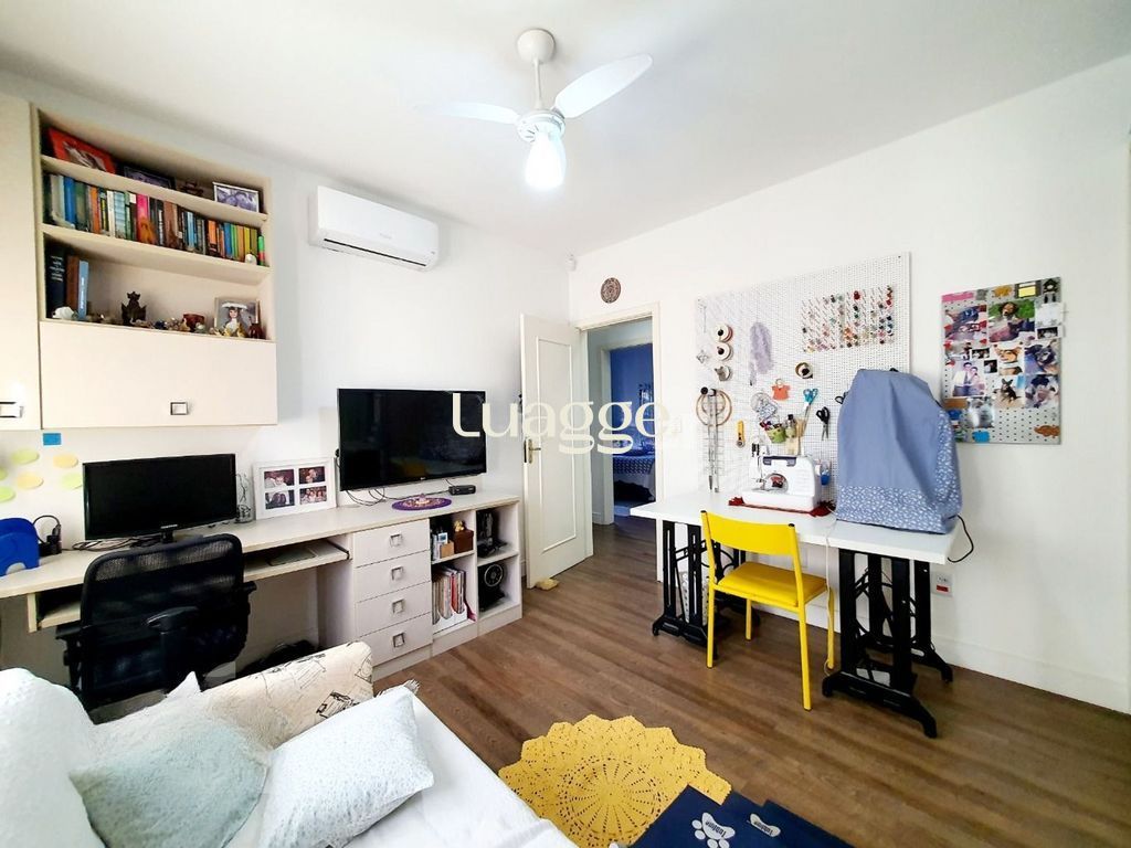 Casa à venda com 3 quartos, 228m² - Foto 11