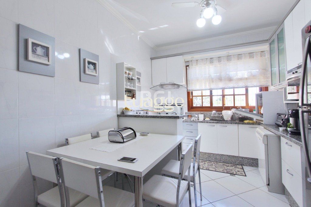 Casa à venda com 3 quartos, 252m² - Foto 8