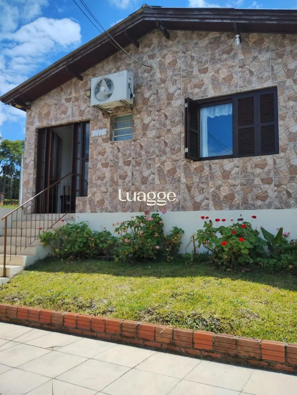 Casa à venda com 3 quartos, 113m² - Foto 1