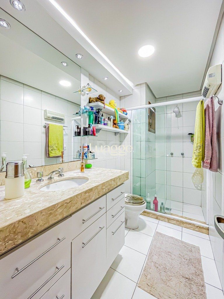 Casa de Condomínio à venda com 4 quartos, 243m² - Foto 19
