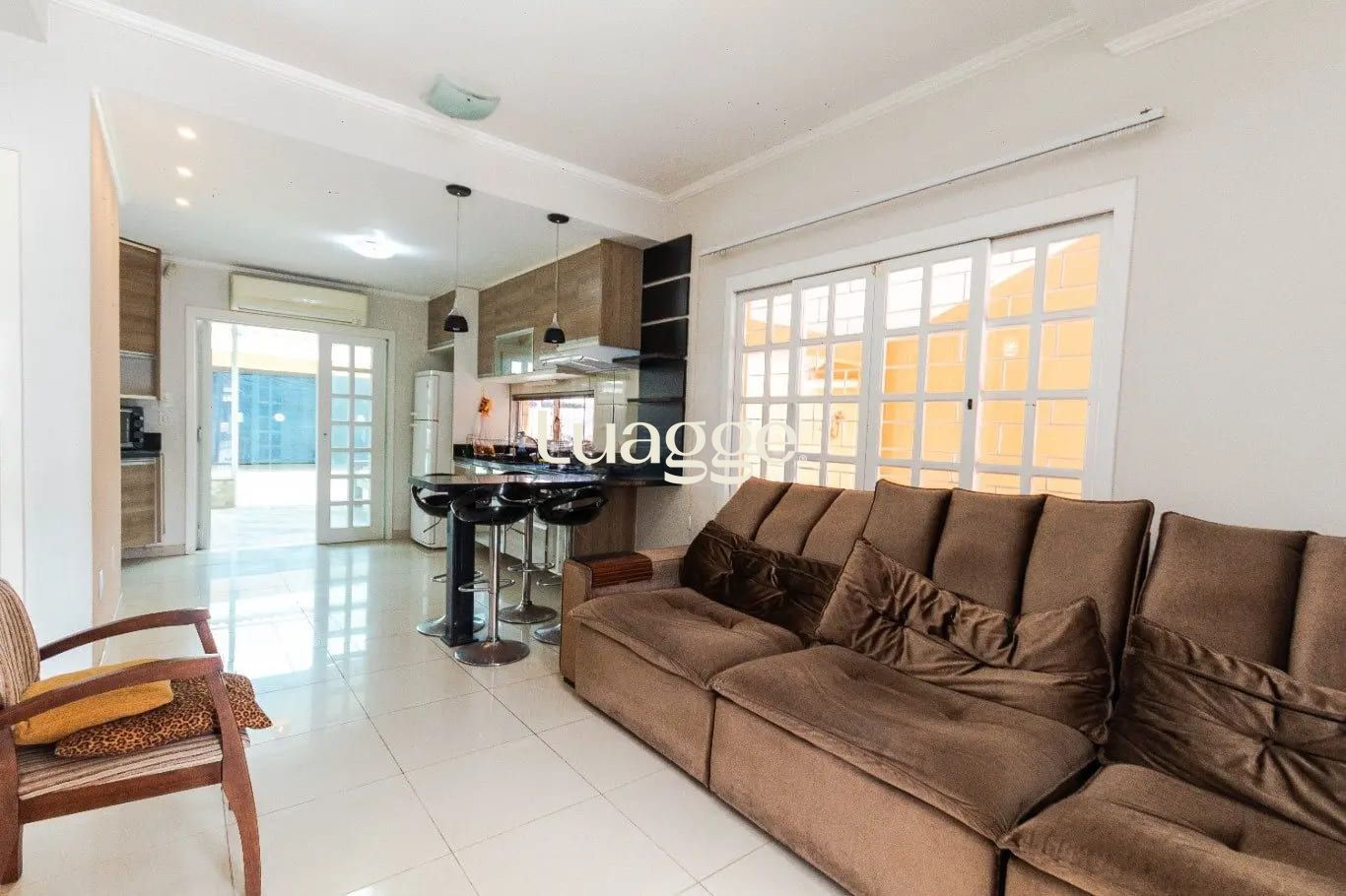 Casa à venda com 3 quartos, 225m² - Foto 3
