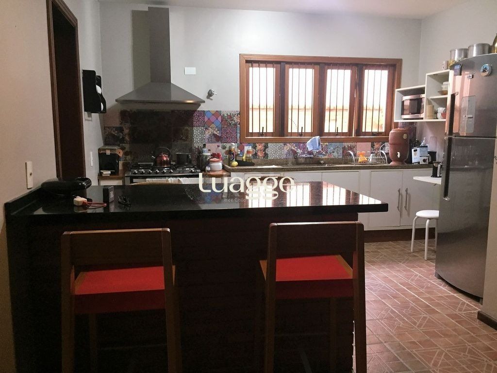 Casa à venda com 3 quartos, 271m² - Foto 19