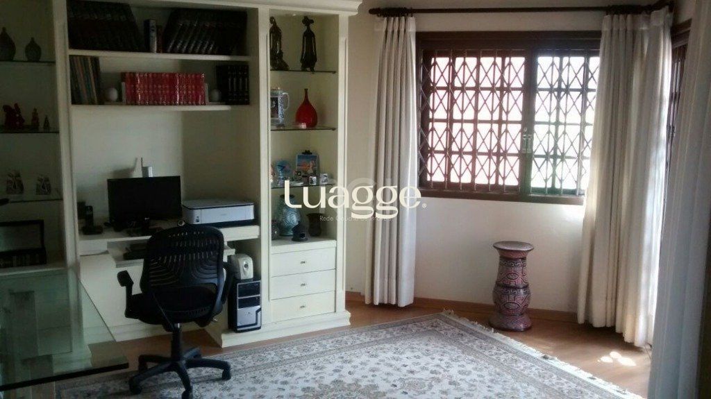 Casa à venda com 3 quartos, 318m² - Foto 2