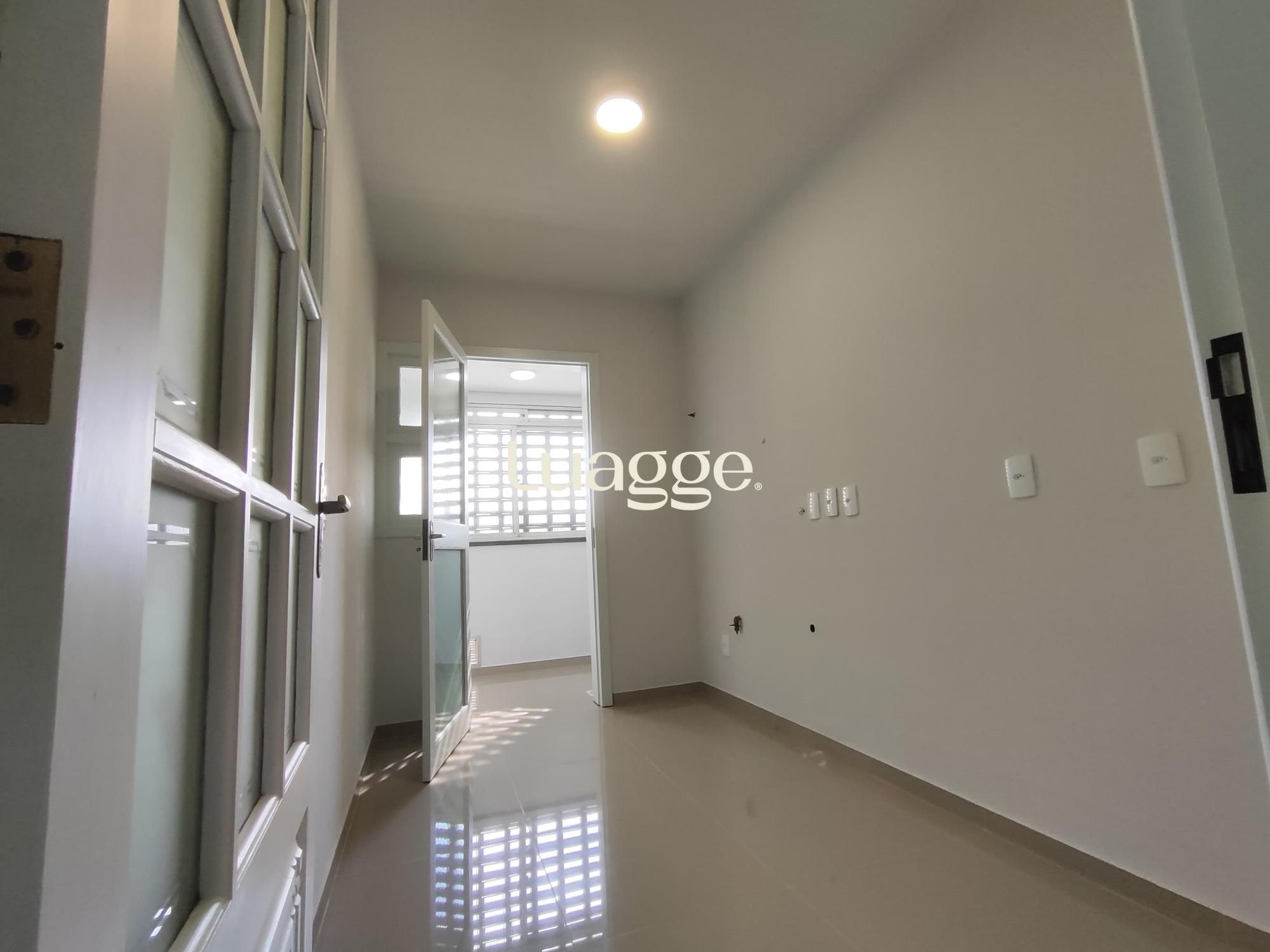 Apartamento à venda com 2 quartos, 67m² - Foto 3