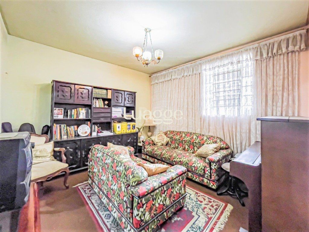 Casa à venda com 3 quartos, 213m² - Foto 1